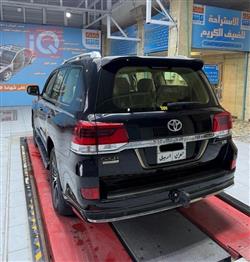 تۆیۆتا لاند کروزەر